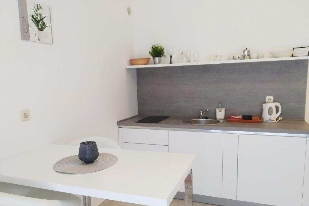 Apartments Vanda 로비니 외부 사진