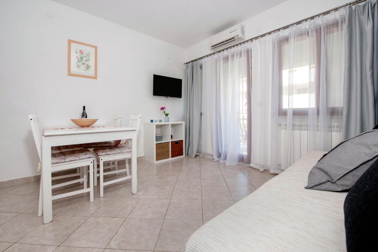 Apartments Vanda 로비니 외부 사진