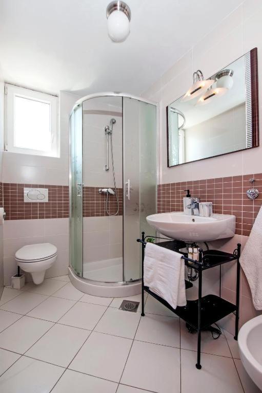 Apartments Vanda 로비니 외부 사진