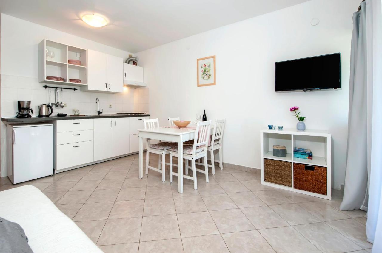 Apartments Vanda 로비니 외부 사진