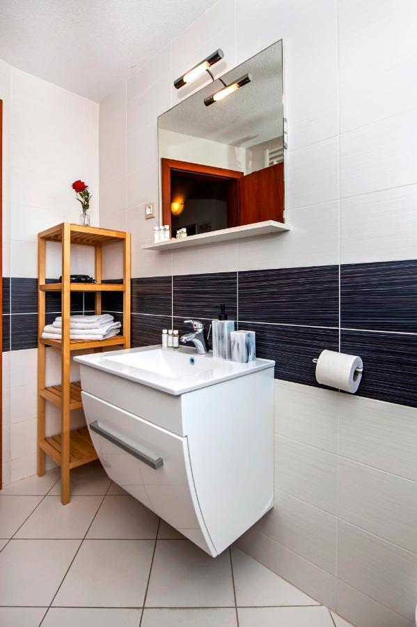 Apartments Vanda 로비니 외부 사진