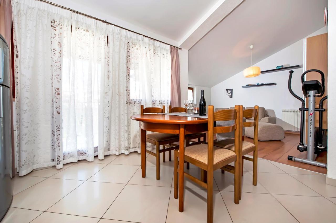 Apartments Vanda 로비니 외부 사진